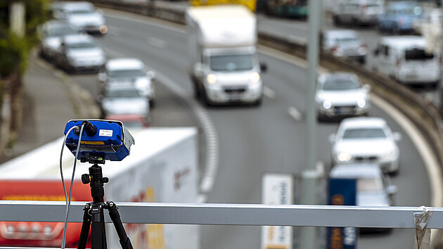Provoz v ulici V Holeovikch. Testovn kamery na rozpoznvn znaek. (21.5.2020)