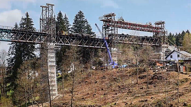 Unikátní výměna starého mostu. Není to nic snadného