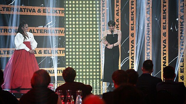 Vítězem v kategorii Alternativa a elektronika se stala písničkářka Amelie Siba. (29. května 2021)