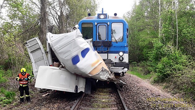 Srážka vlaku s dodávkou v Třemošné u Plzně. (21. května 2021)