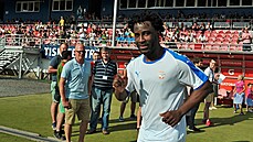 Wilfried Bony na rozluce bývalého spoluhráe Luboe Kaloudy na stadionu v Brn.