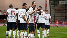 Brest vs Paris St. Germain: Ángel di María slaví první gól PSG z rohového kopu.