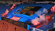 Fanouci Baníku Ostrava bhem zápasu proti Karviné