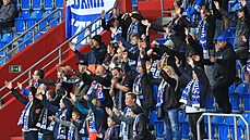 Fanoušci Baníku Ostrava sledují zápas proti Karviné.