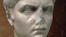 Tato busta mladému Neronovi jet nepisuzuje nijak odporné rysy.