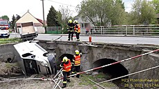 V Plze�ské ulici v Kralovicích se stala nehoda, p�i ní� dodávka skon�ila v...