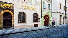 U Zlatého tygra. P�vodn� m욝anský d�m, ve kterém hostinec neodmysliteln�...