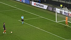Brank Manchesteru United David de Gea se chyst na posledn penaltu v...
