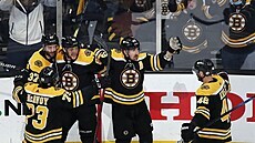 Z gólu Bostonu se radují Brad Marchand (63), Charlie McAvoy (73), Patrice...