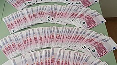 Kriminalisté zajistili pi domovních prohlídkách v Praze a ve Zlínském kraji...