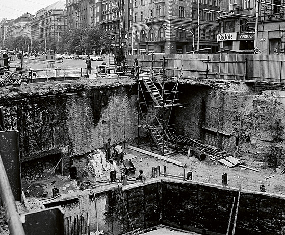 Stavba vestibulu Mstek A uprosted Václavského námstí (1976)