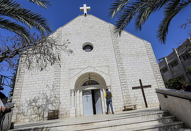 Hamás tvrdí, že Izrael v Gaze zasáhl kostel. Ten evakuuje město u Libanonu