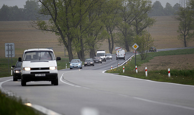 Po silnici 34 skrz molovy u Havlíkova Brodu projedou denn tisíce aut.