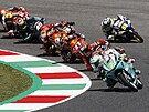 Vedoucí skupina ve Velké cen Itálie kategorie Moto3 v Mugellu.