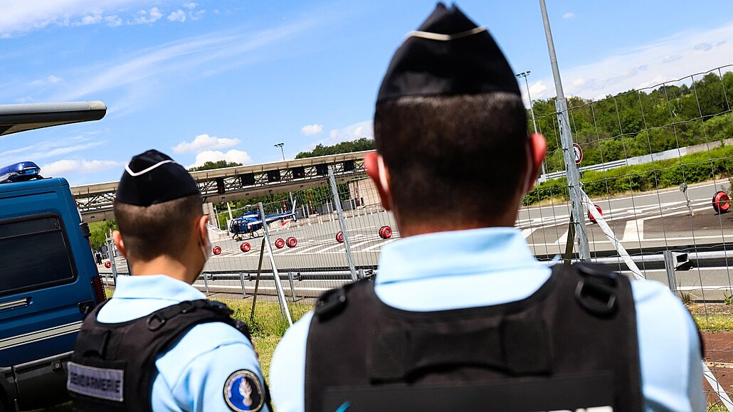 Francouzská policie pátrá po tce ozbrojeném mui, který zaal stílet na...