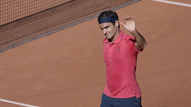 vcar Roger Federer mv divkm po vtzstv v prvnm kole Roland Garros.