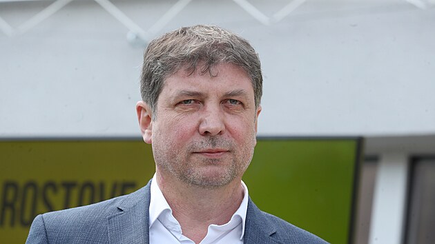 Trojka pra�sk� kandid�tky volebn� koalice Pir�ti a Starostov� Jan Lacina (31. kv�tna 2021)