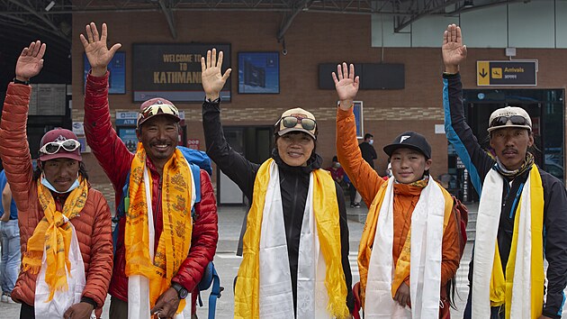 45let Tsan Yin Hun pekonala ensk rekord ve vstupu na Mount Everest. (30. kvtna 2021)