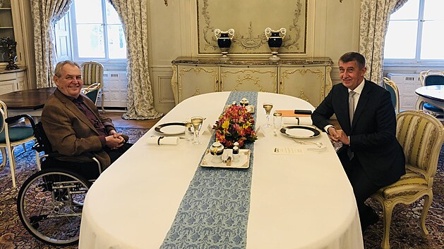 Prezident Milo Zeman se seel s premirem Andrejem Babiem na pravideln veei v Lnech. (31. kvtna 2021)