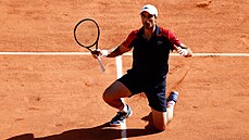 panlský tenista Pablo Andújar slaví výhru v prvním kole Roland Garros.