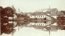 Tento starý snímek chotboského Obecního rybníka pochází nkdy z roku 1900. V...