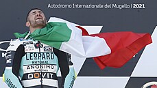 Dennis Foggia v emocch po vtzstv ve Velk cen Itlie kategorie Moto3 v...