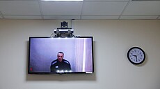 Ruský opoziní lídr Alexej Navalnyj mluvil z vzení pes videohovor u soudu,...