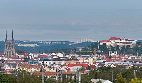 Pohled na Brno smrem od Juliánova. Nalevo se tyí katedrála svatého Petra a...