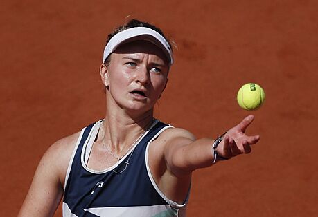 Barbora Krejkov bhem tvrtfinle Roland Garros.