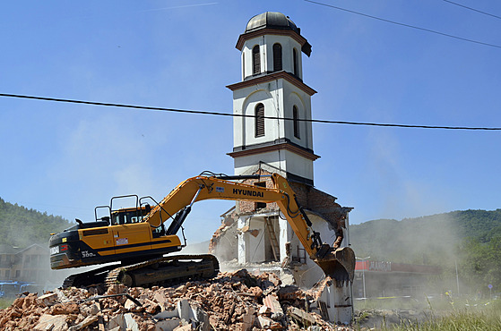 Ve východobosenské obci Konjevi Polje nedaleko Srebrenice dnes zbourali...