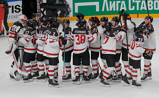 Radost kanadských hokejistů po postupu do finále světového šampionátu v...