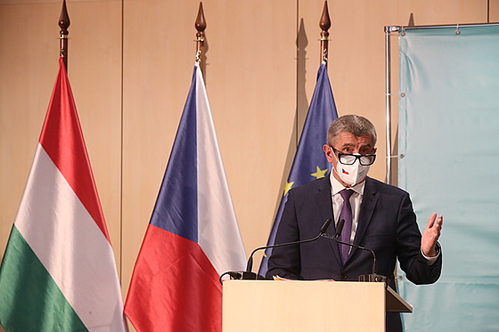 Premiér Andrej Babiš (ANO) dnes odpoledne u očkovacího centra v pražském O2...