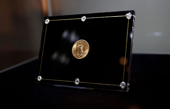 Aukní sí Sothebys v úterý vydraila americkou zlatou minci Double Eagle...