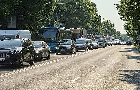 Dopravní situace na příjezdu do Zlína (červen 2021).