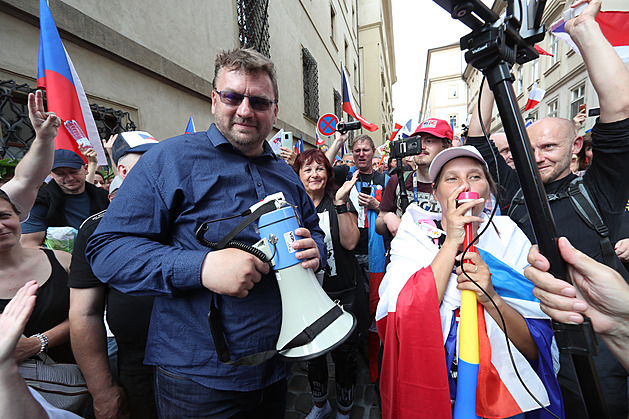 Exposlanec Volný na internetu obdivoval Putina, policie případ odložila