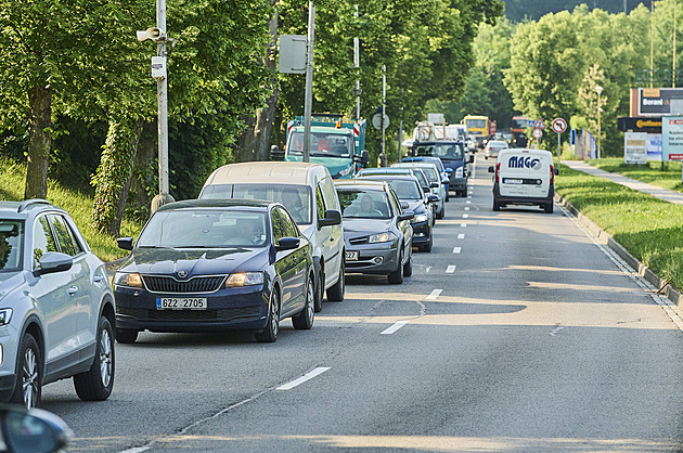 Dopravní situace na píjezdu do Zlína (erven 2021).