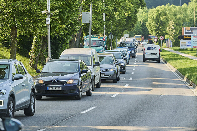 Dopravní situace na píjezdu do Zlína (erven 2021).