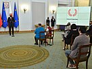 Polský prezident Andrzej Duda pi pedávání vyznamenání Virtus et Fraternitas....