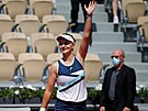 Barbora Krejíková se raduje z postupu do tvrtfinále Roland Garros.