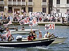 Obnovení turistických okruních plaveb provází protesty místních, kteí...