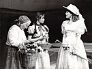 Libue afrnkov jako Barunka  v divadelnm zpracovn Babiky (1971). I tady,...