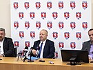Nový pedseda fotbalové asociace Petr Fousek, vlevo eský místopedseda Jan...