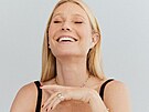Gwyneth Paltrowová propaguje na svém webu Goop kolekci perk (2021).
