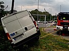 patn zabrzdné auto se samovoln rozjelo v sadech 5. kvtna v Plzni a sjelo...