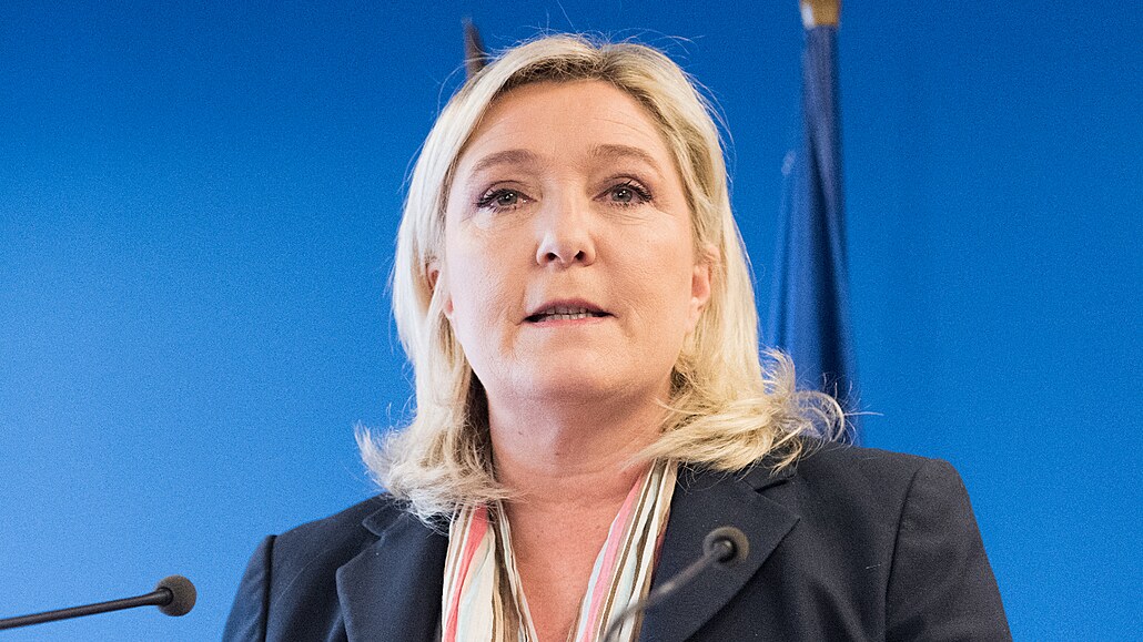 Pedsedkyn Národního sdruení Marine Le Penová ení ve francouzském...