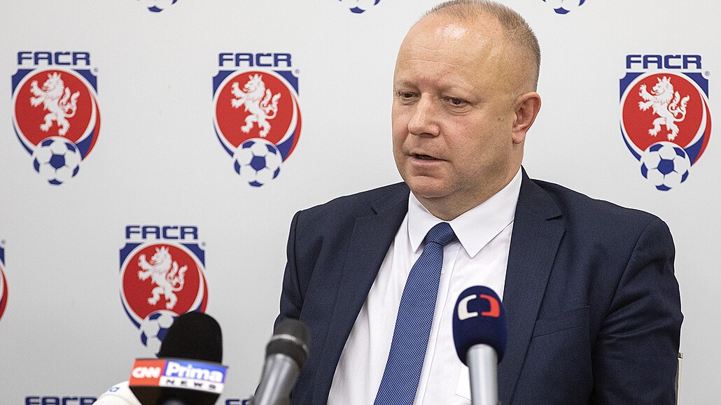Předseda fotbalové asociace Petr Fousek na tiskové konferenci po prvním...
