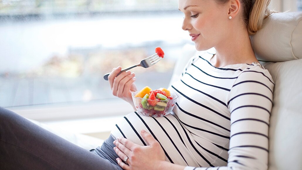Budoucí maminky, zbystřete. Tyto vitaminy v těhotenství potřebujete