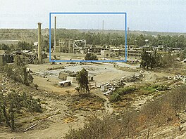 Záběr na komplex v Al Tuvajtě. Budova reaktoru bývala v modrém obdélníku....