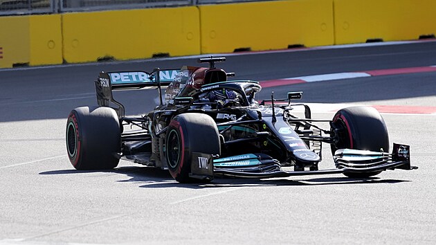 Lewis Hamilton v kvalifikaci na Velkou cenu zerbjdnu