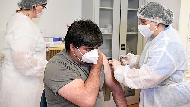Na Slovensku začalo očkování ruskou vakcínou Sputnik V proti nemoci covid-19. (7. června 2021)